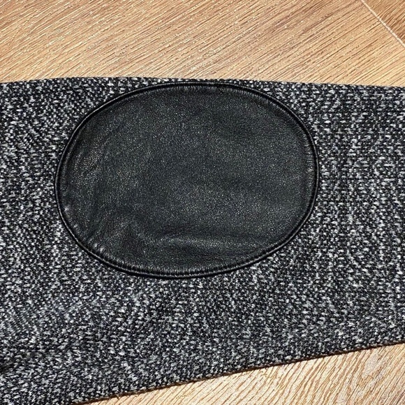 ALICE AND OLIVIA S SMALL 4-6 GREEN CREW NECK SWEATER 100% LEATHER ELBOW PATCH - Picture 12 of 13